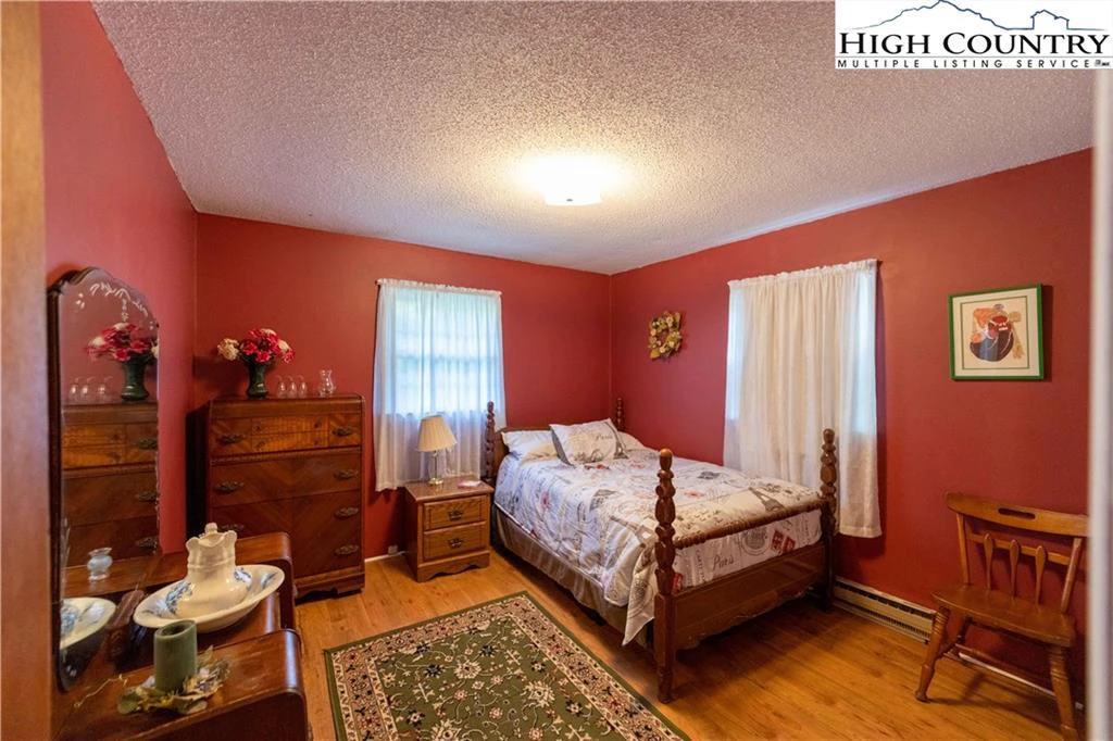 Image number 8 for the current listing
