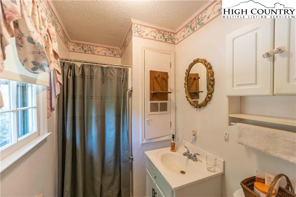 Image number 5 for the current listing
