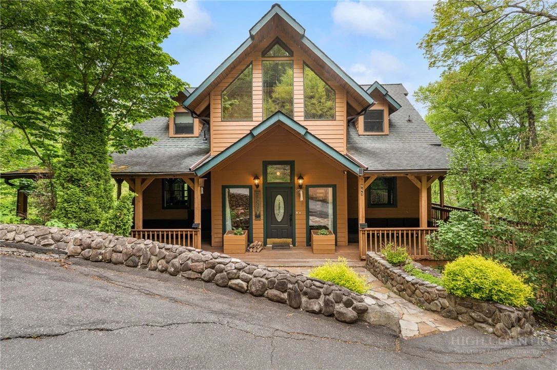 Image number 1 for the current listing