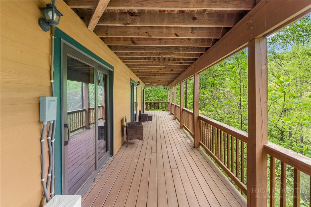 Image number 17 for the current listing