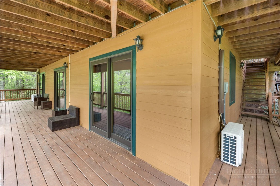 Image number 18 for the current listing