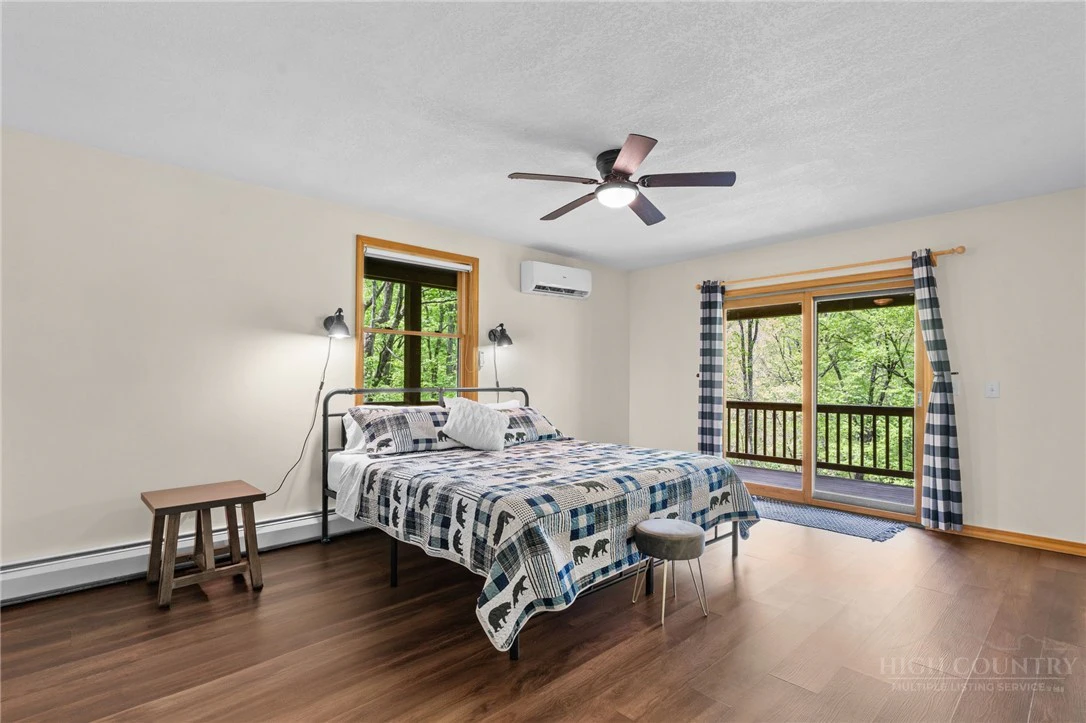 Image number 4 for the current listing
