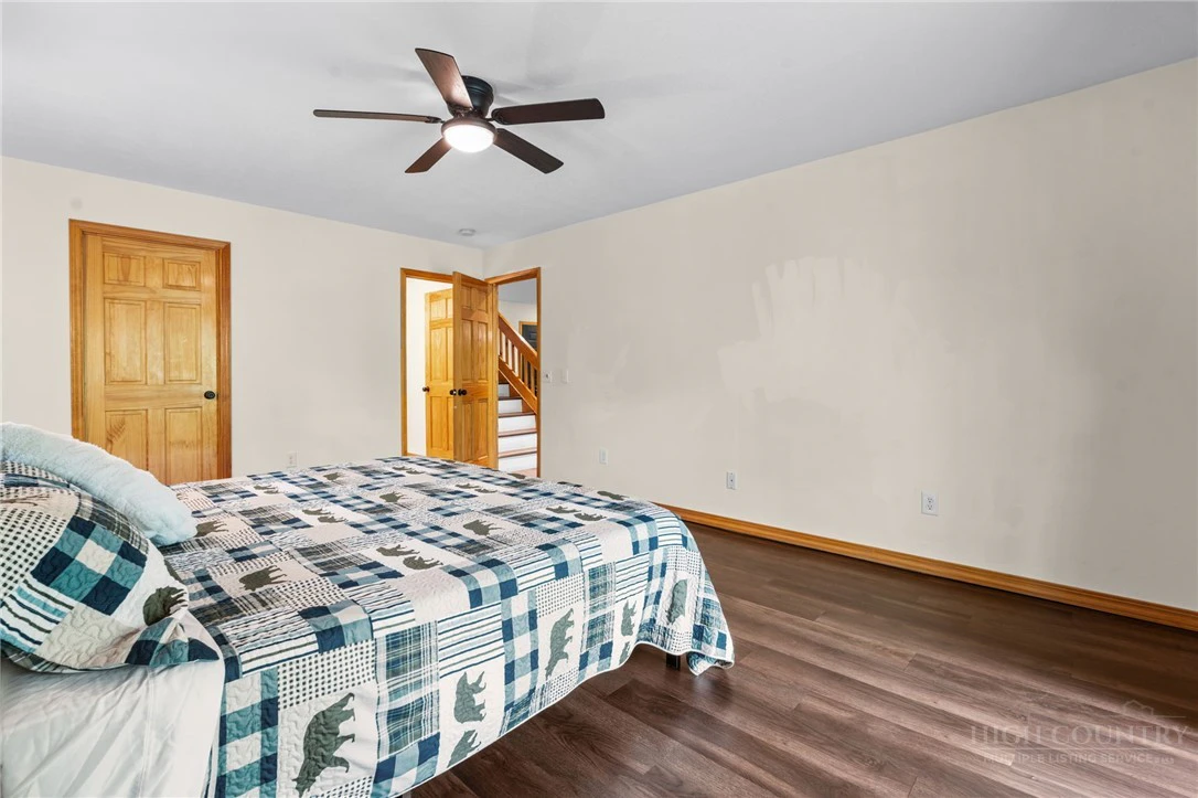 Image number 5 for the current listing