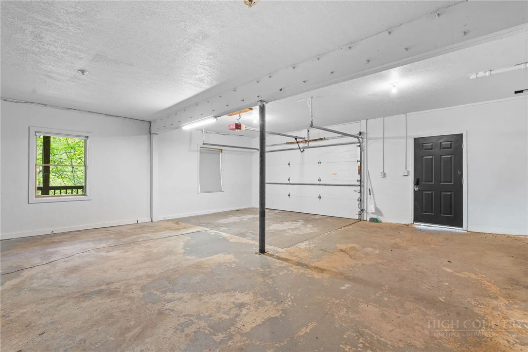 Image number 14 for the current listing