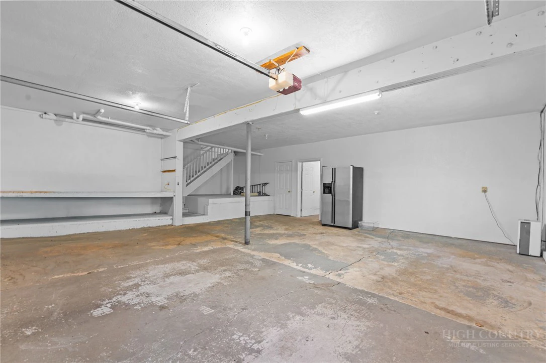Image number 15 for the current listing