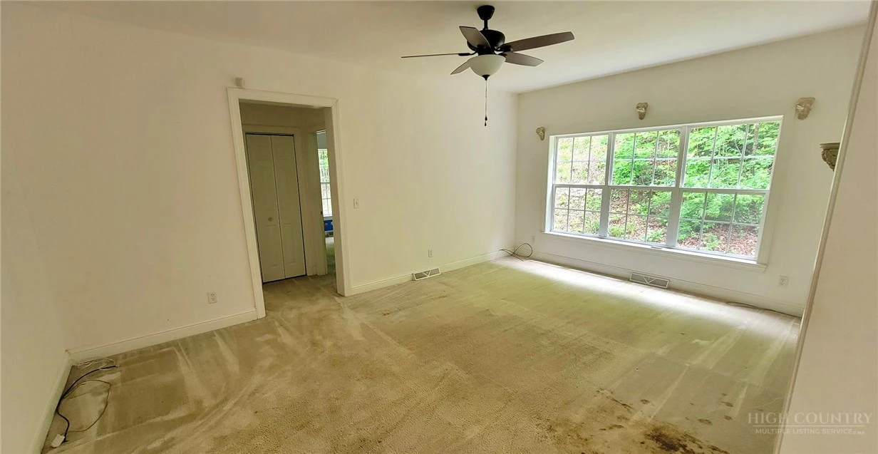 Image number 3 for the current listing