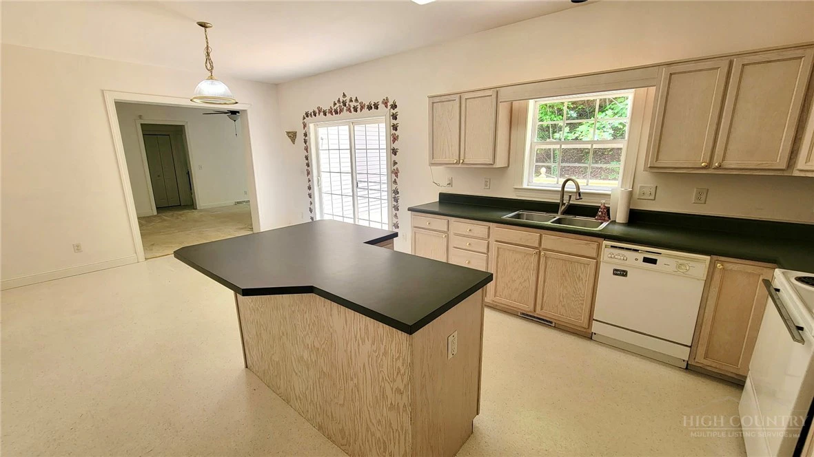 Image number 6 for the current listing
