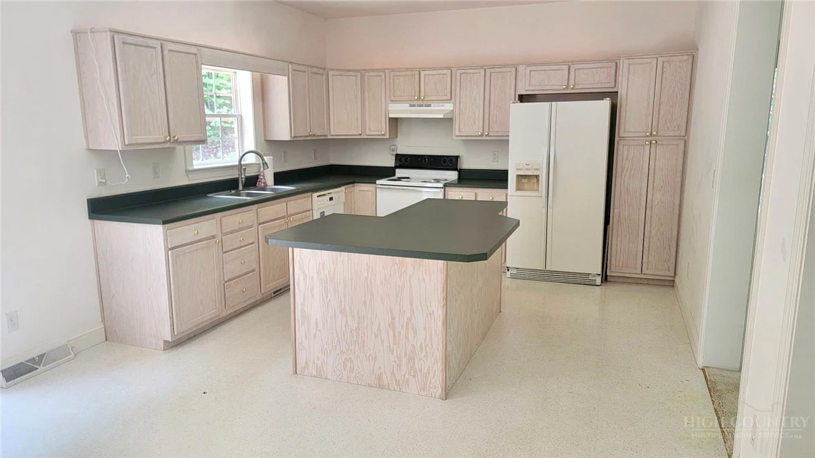 Image number 7 for the current listing