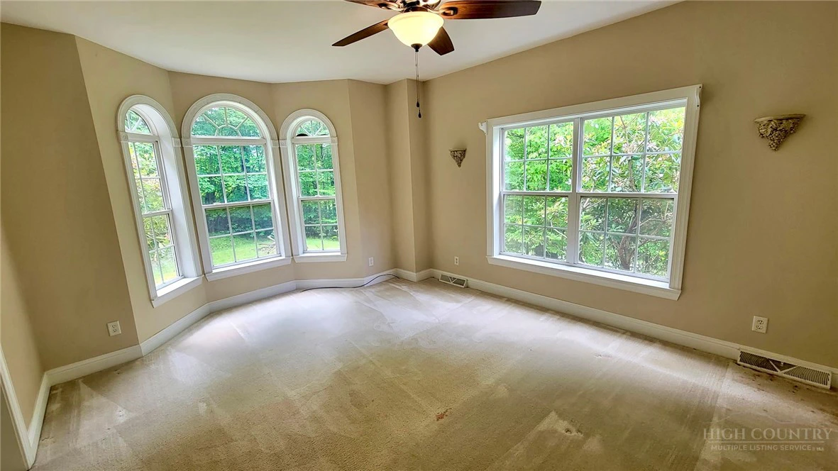 Image number 9 for the current listing