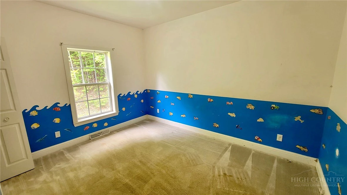 Image number 13 for the current listing