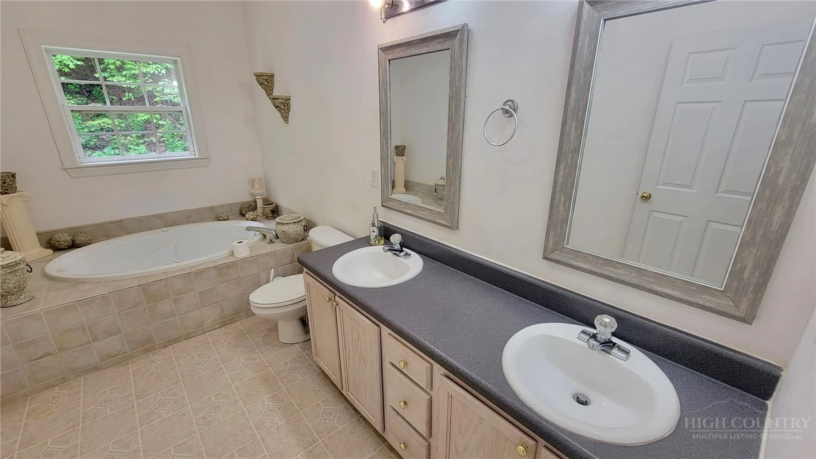 Image number 10 for the current listing