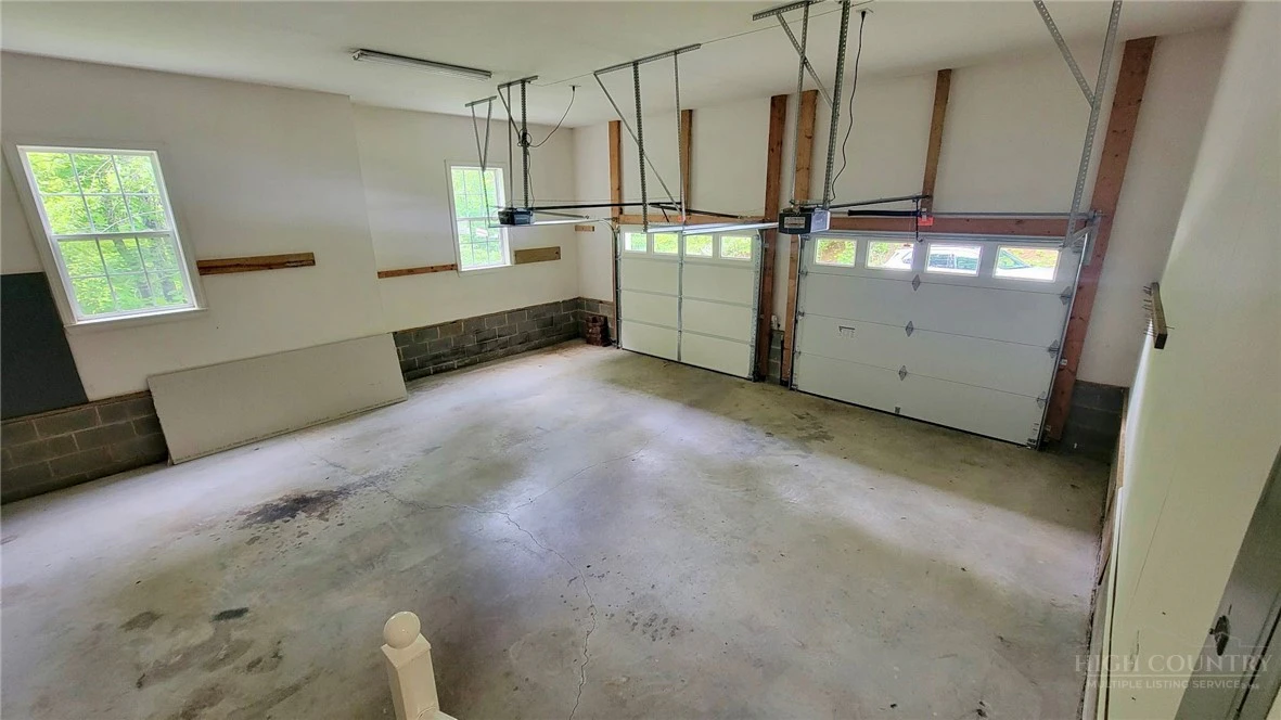 Image number 21 for the current listing