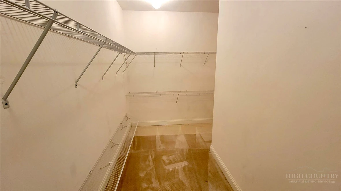 Image number 11 for the current listing