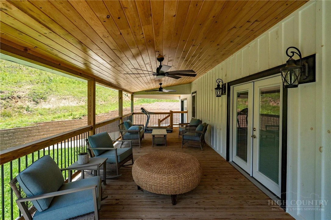 Image number 13 for the current listing