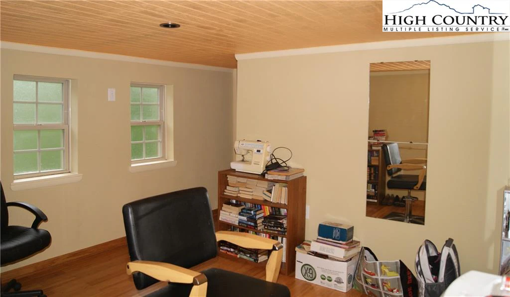 Image number 12 for the current listing