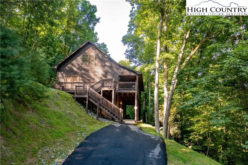 Image number 1 for the current listing