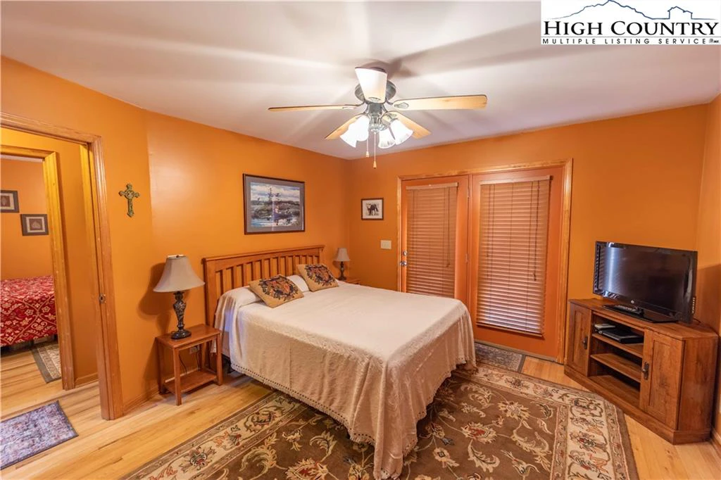 Image number 12 for the current listing