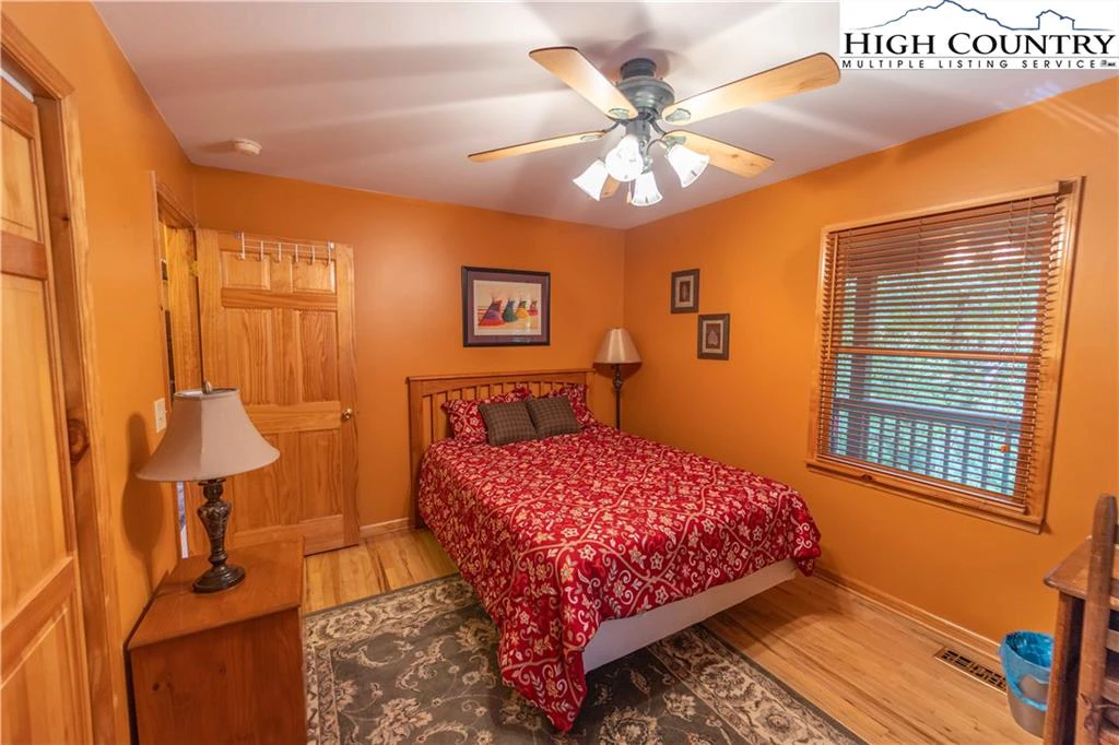 Image number 3 for the current listing