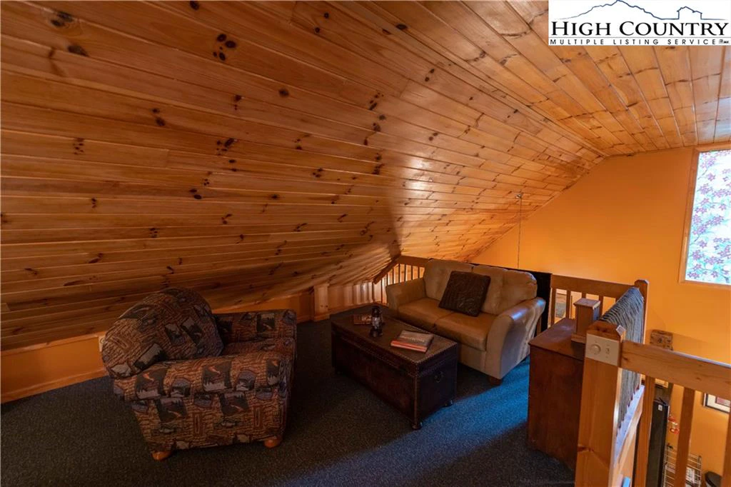 Image number 11 for the current listing