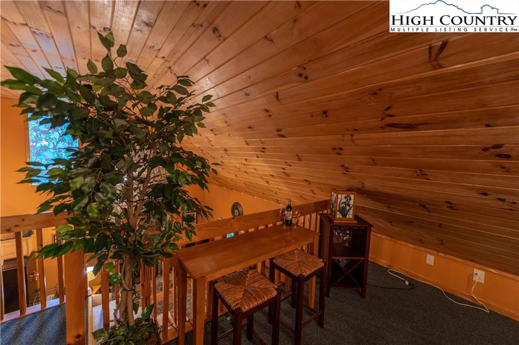 Image number 2 for the current listing