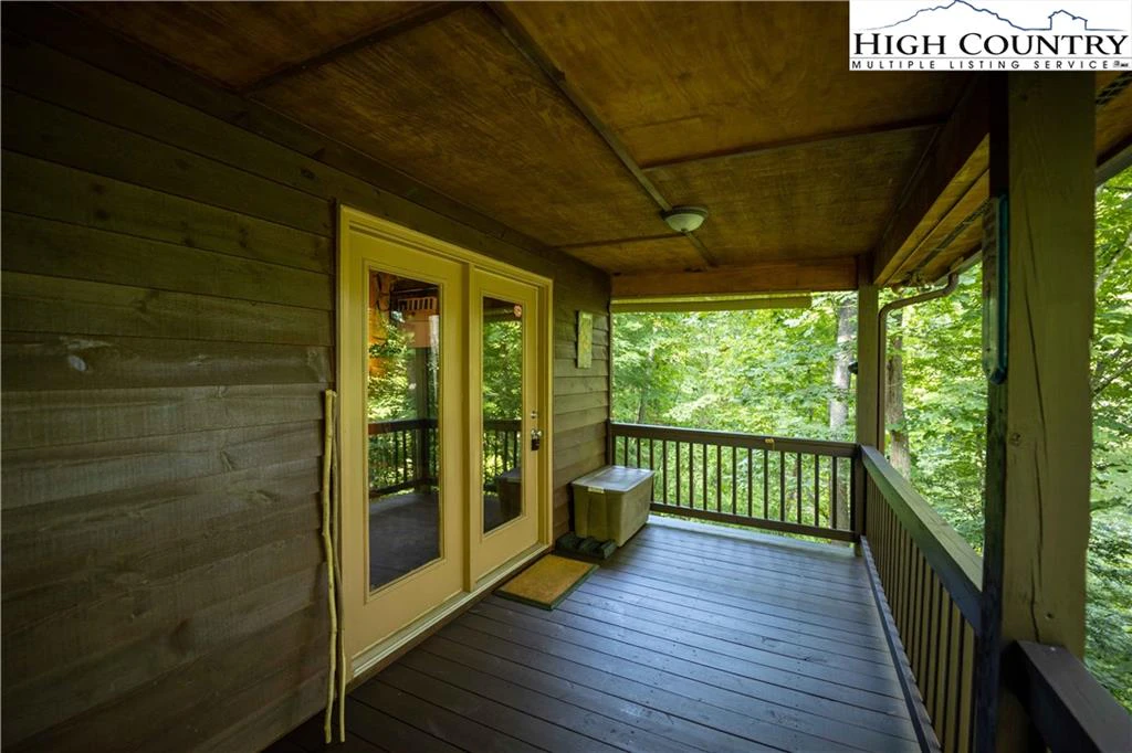 Image number 17 for the current listing
