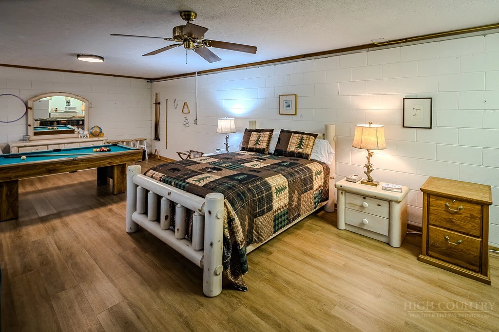 Image number 9 for the current listing