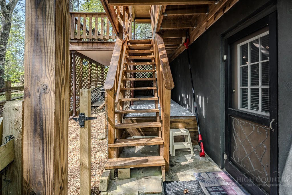 Image number 15 for the current listing
