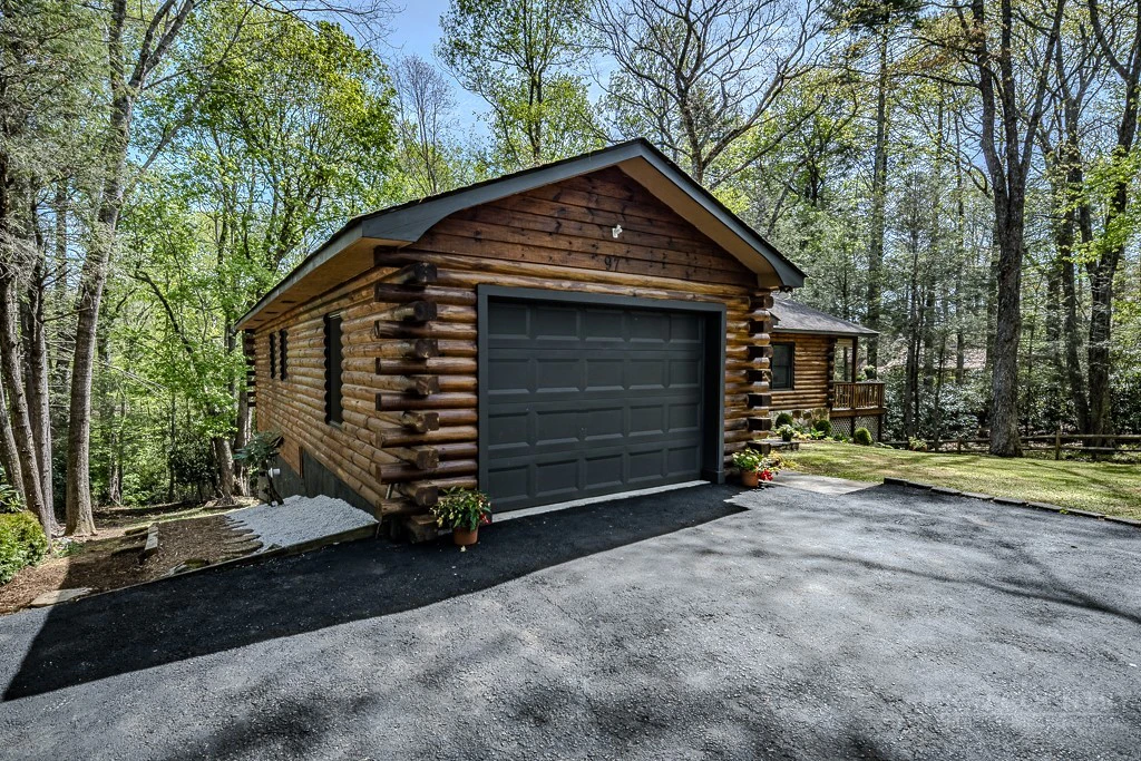 Image number 21 for the current listing