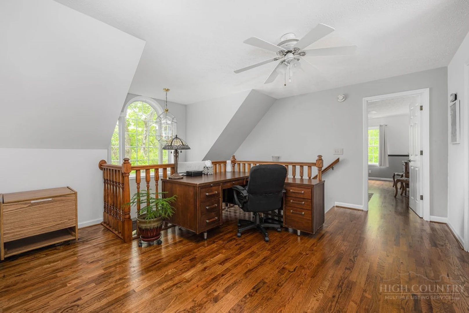 Image number 13 for the current listing