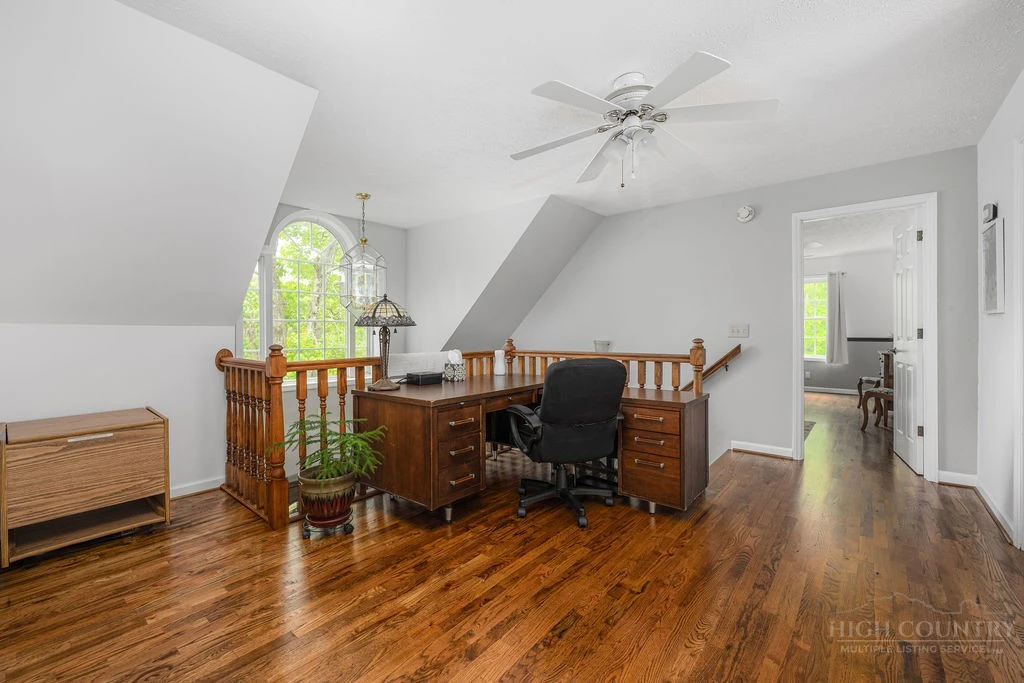 Image number 13 for the current listing