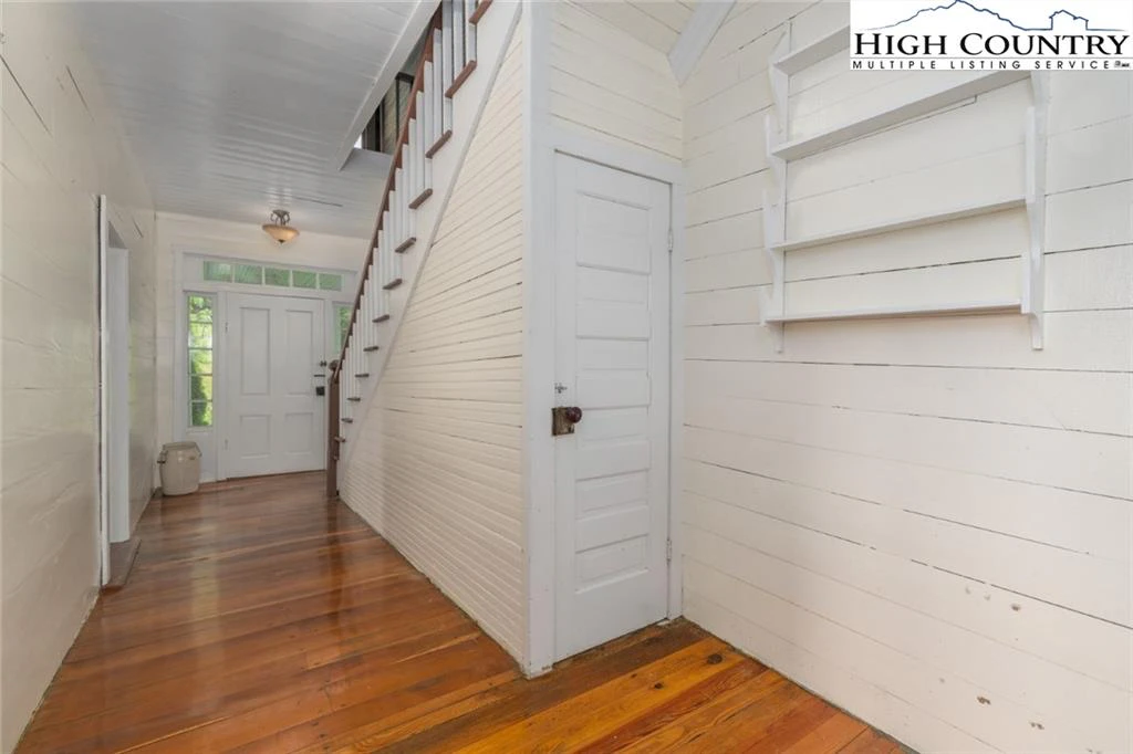 Image number 14 for the current listing