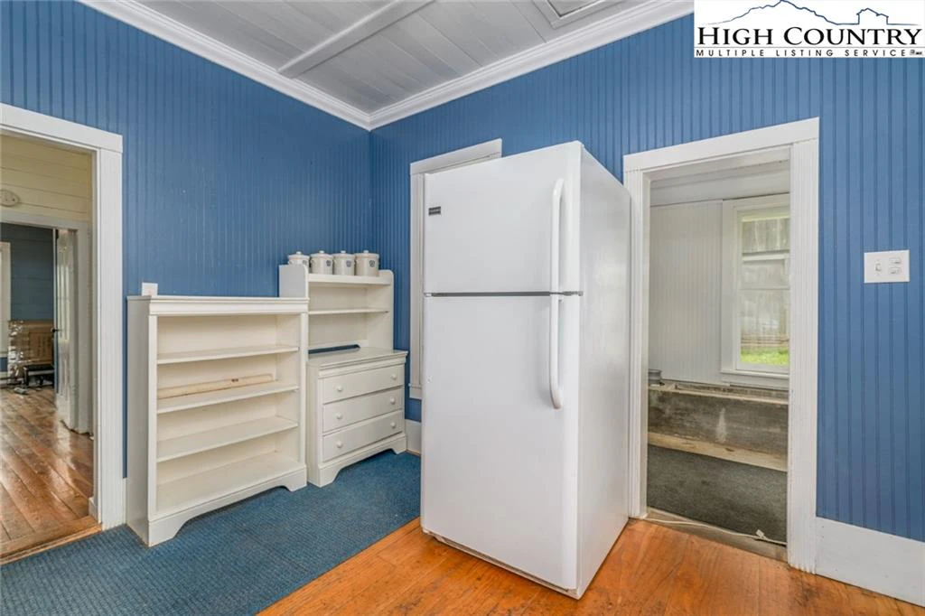 Image number 11 for the current listing