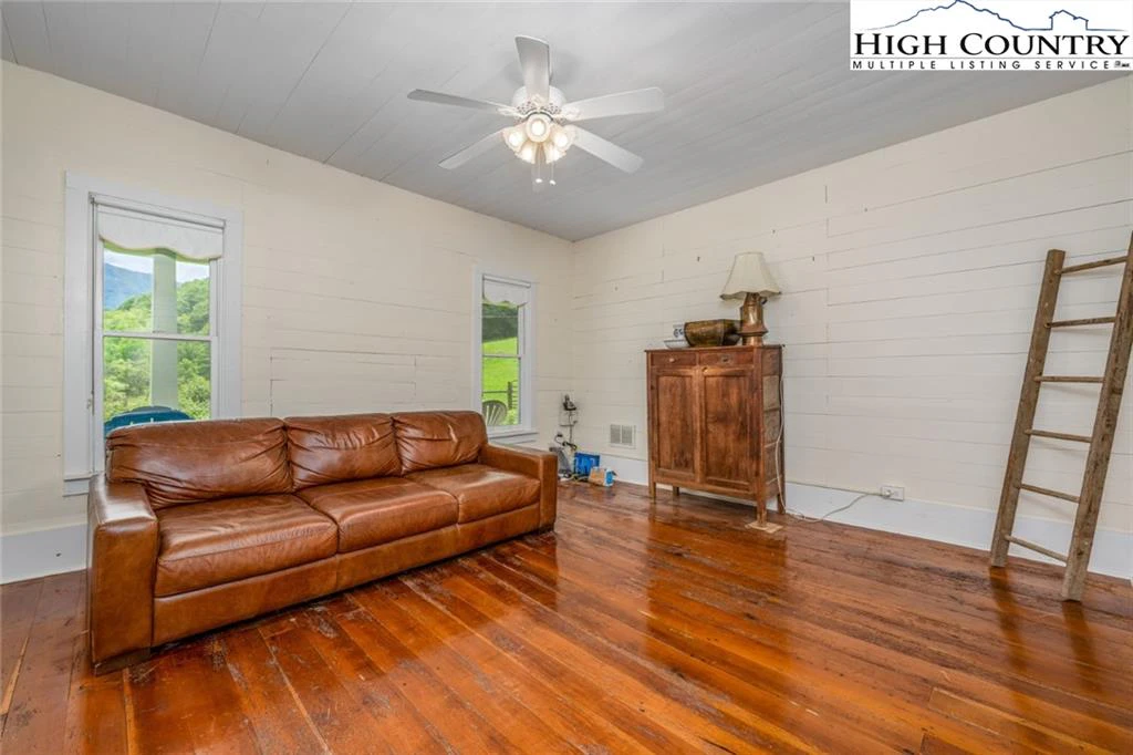 Image number 12 for the current listing