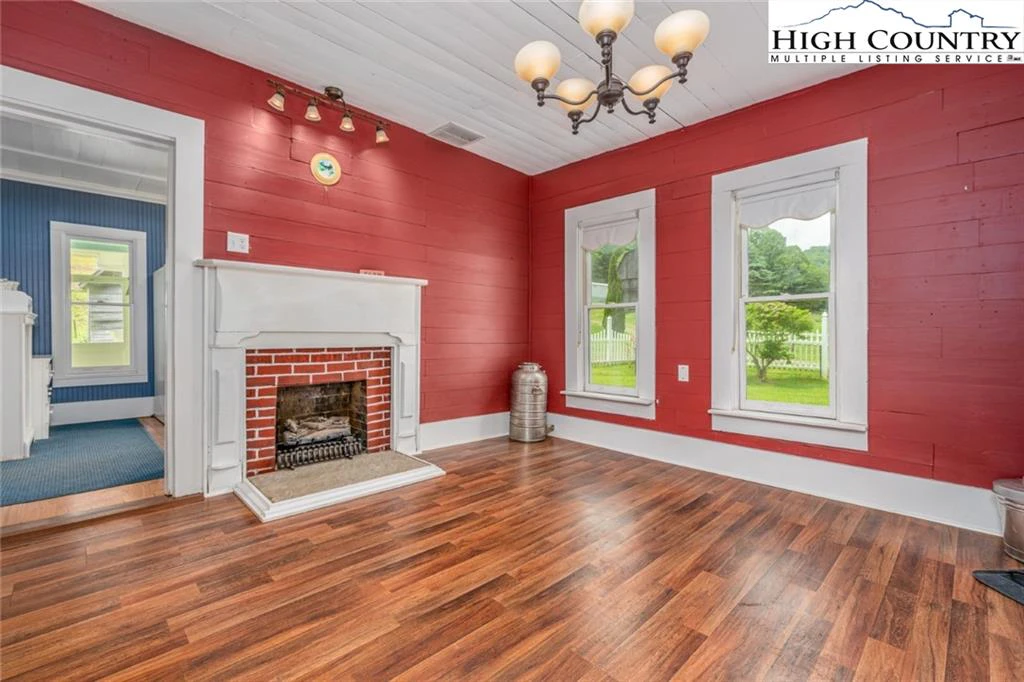 Image number 15 for the current listing