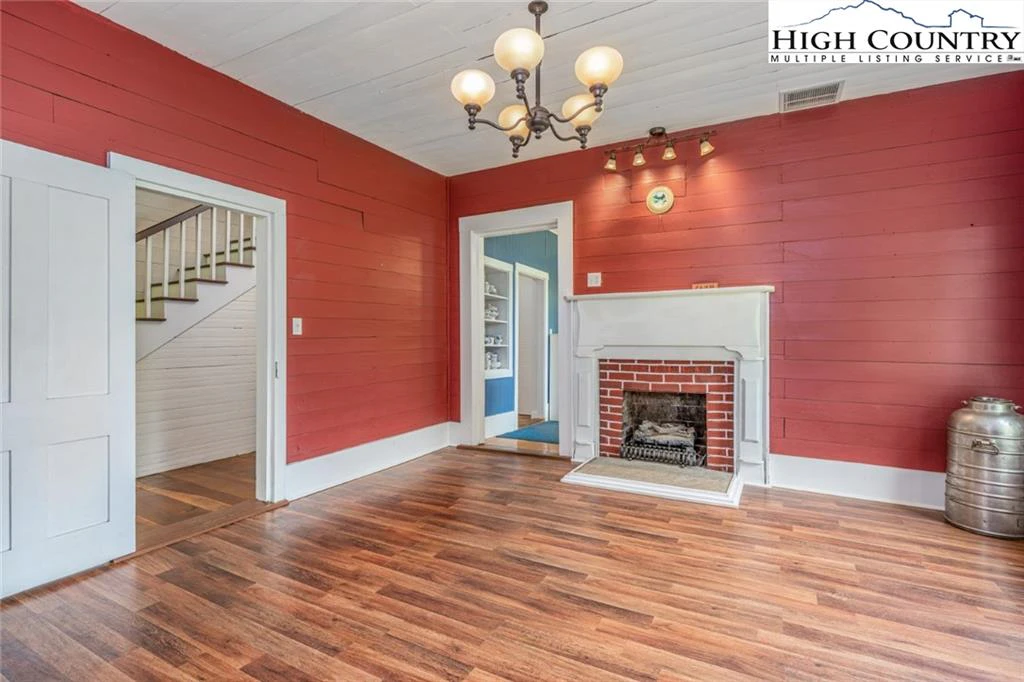 Image number 16 for the current listing