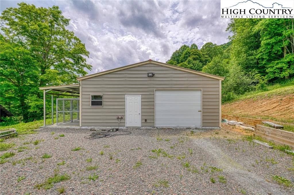 Image number 19 for the current listing