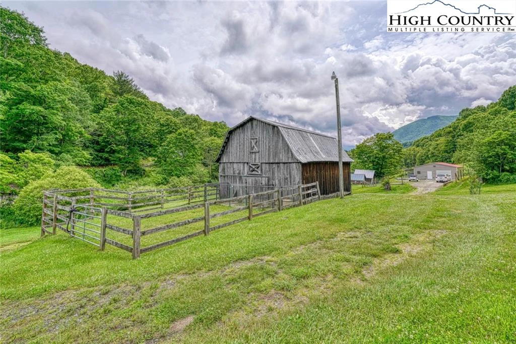 Image number 21 for the current listing