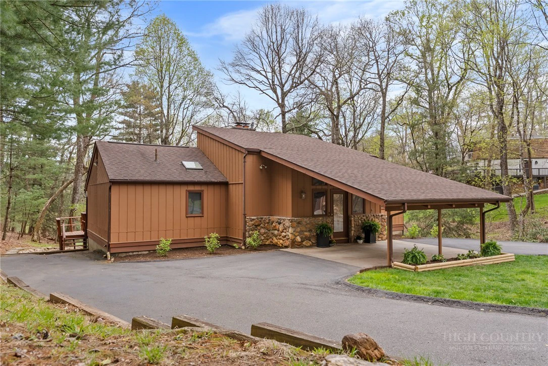 Image number 1 for the current listing