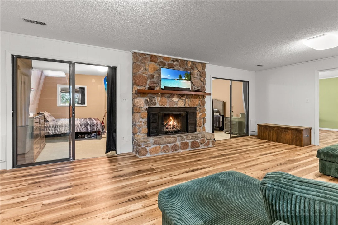 Image number 9 for the current listing