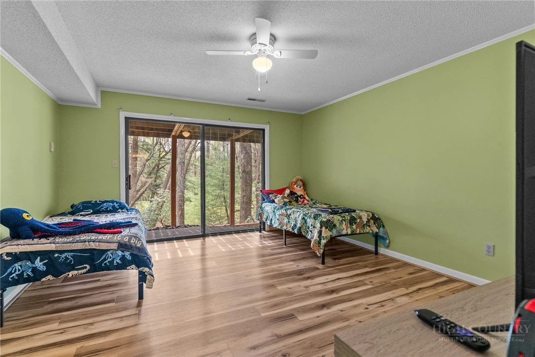 Image number 12 for the current listing