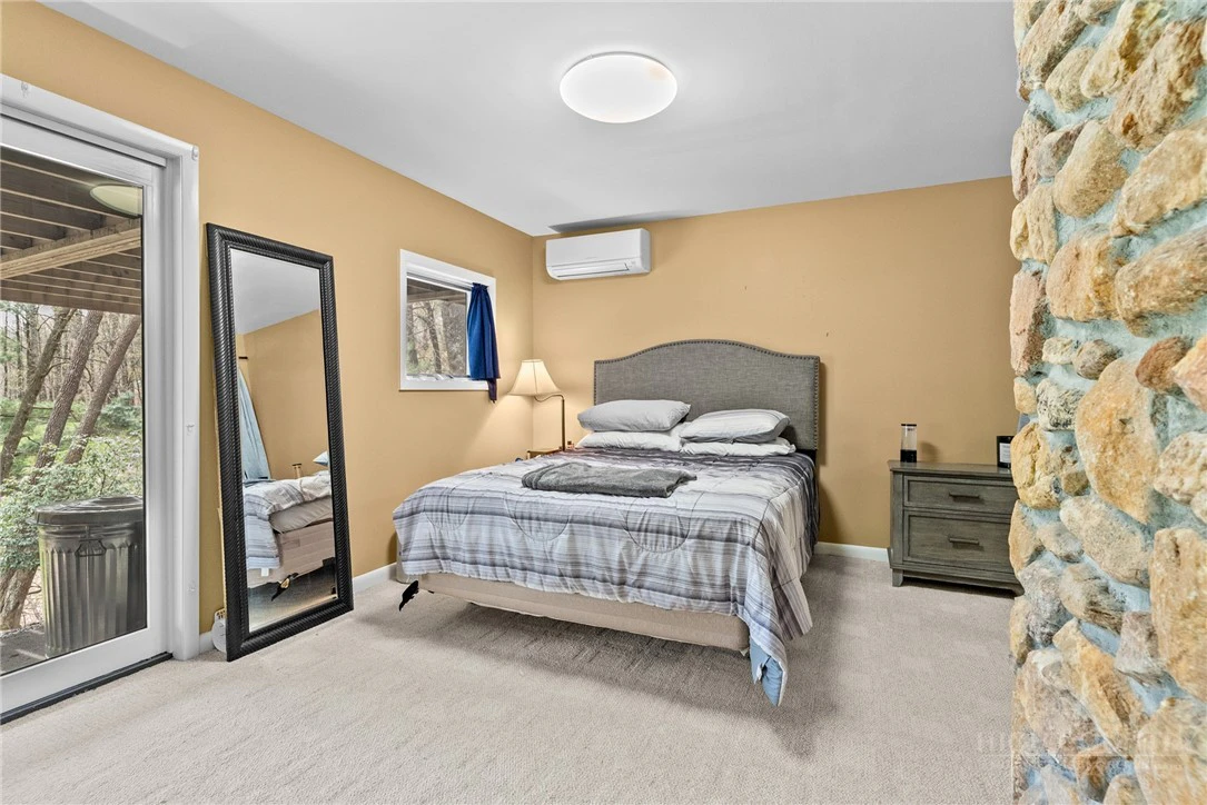 Image number 2 for the current listing