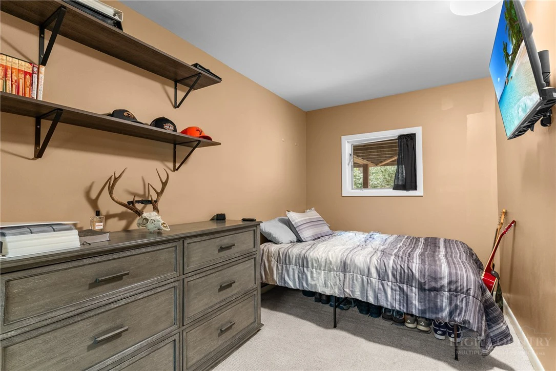 Image number 14 for the current listing