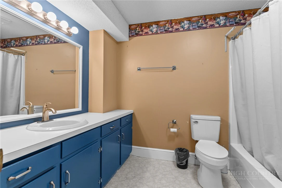 Image number 16 for the current listing
