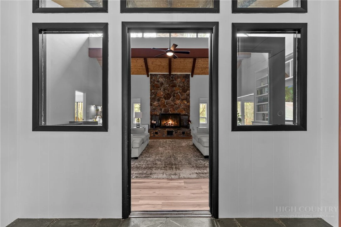 Image number 20 for the current listing