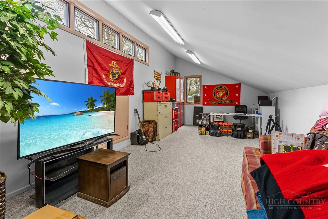 Image number 21 for the current listing