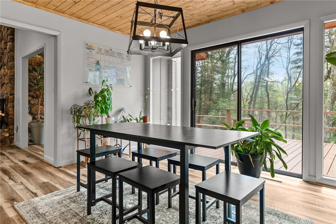 Image number 3 for the current listing