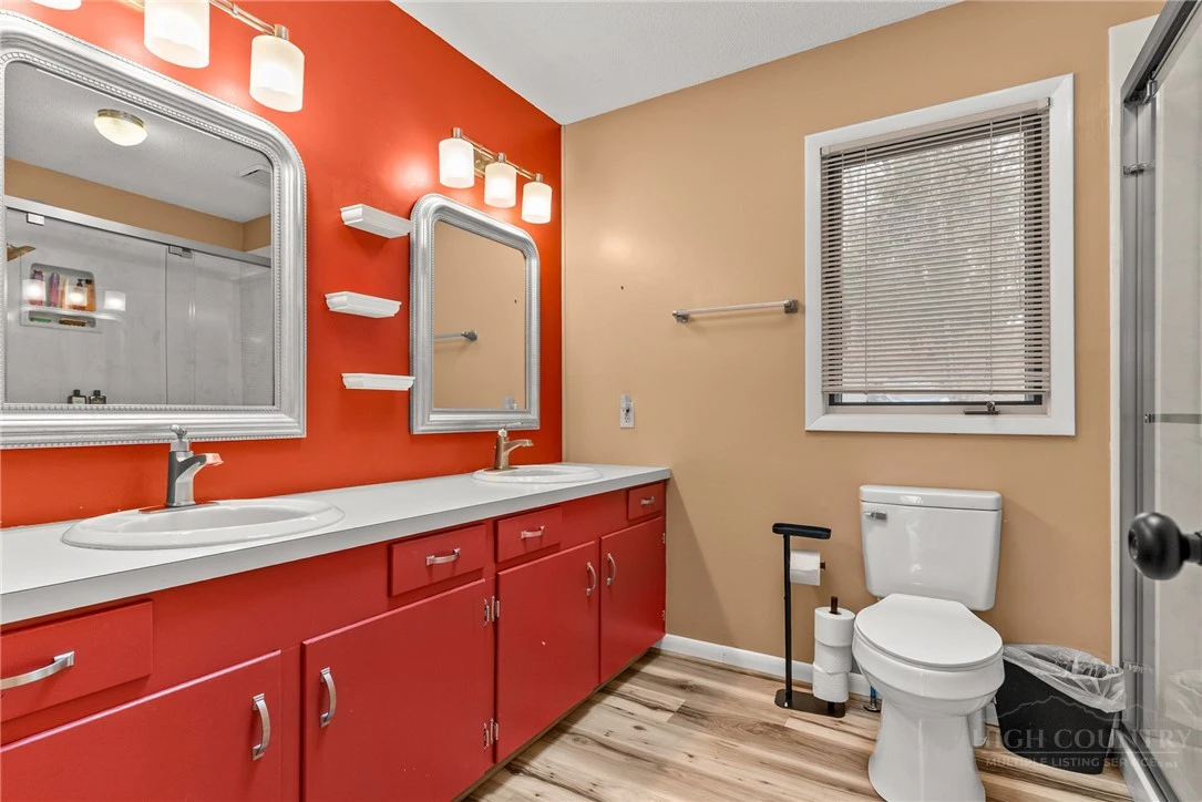 Image number 6 for the current listing