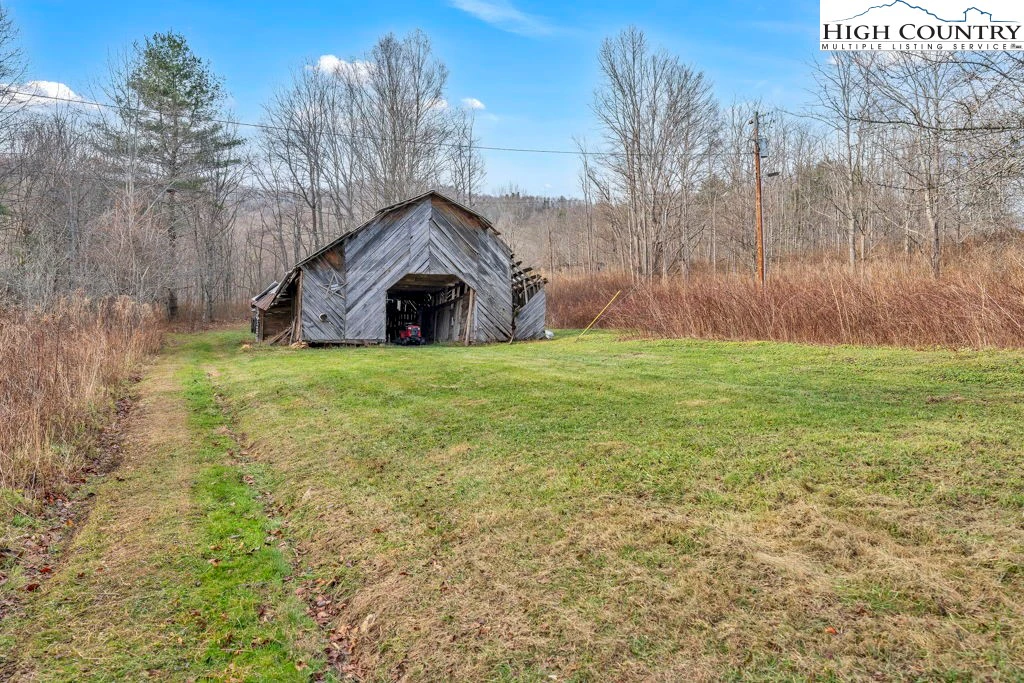 Image number 19 for the current listing