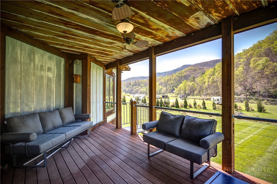 Image number 9 for the current listing