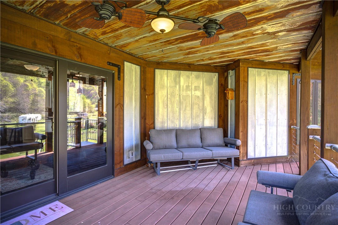 Image number 8 for the current listing